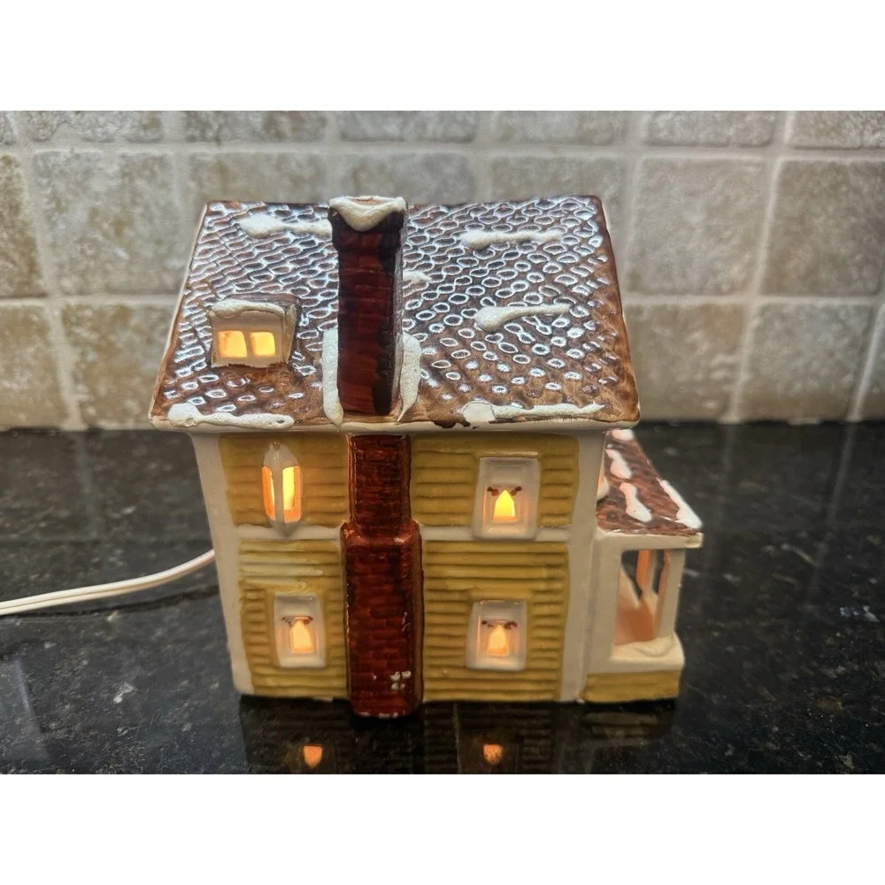 VTG Department‎ 56 Glazed Ceramic 1980's Snow Village Ridgewood House Tree Light